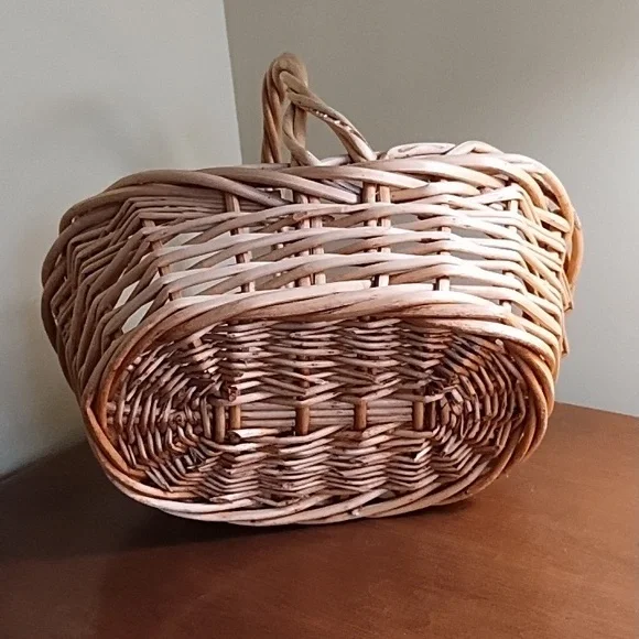 Medium Wicker Basket Oval Handle Easter Gift Basket Garden Farmhouse Cottagecore - Picture 3 of 7